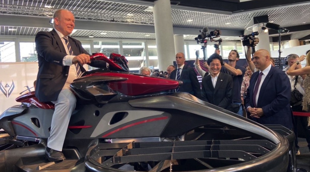 Mô tô bay đầu tiên trên thế giới có vận tốc 100km/h, được trình làng với giá 17,8 tỷ VNĐ