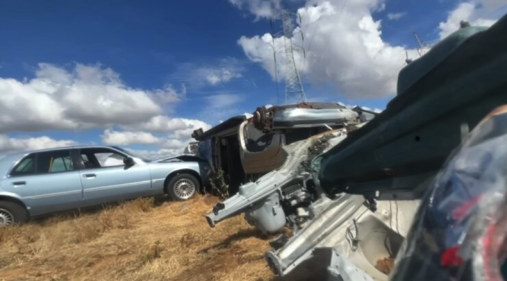 YouTuber "chơi xe đụng" để thử nghiệm tính năng phát hiện sự cố trên iPhone 14 Pro bằng 