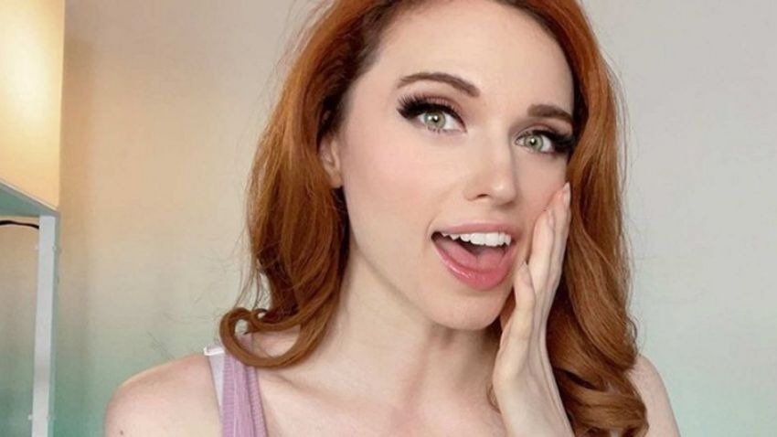 Nữ streamer nóng bỏng lên tiếng chỉ trích Twitter vì che hình của mình