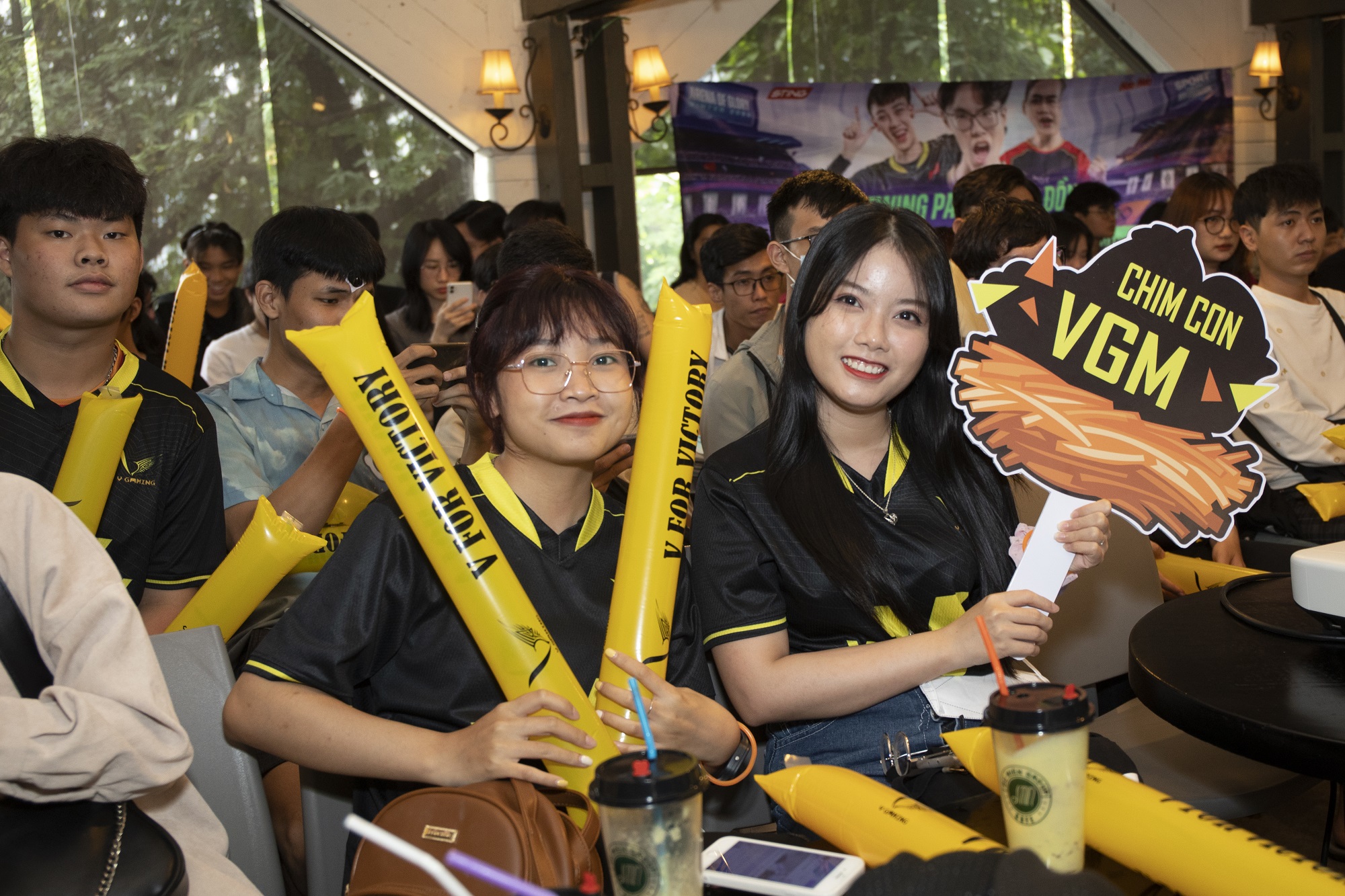 Cộng đồng fan V Gaming HCM hội tụ xem đội nhà thi đấu Chung kết Tổng