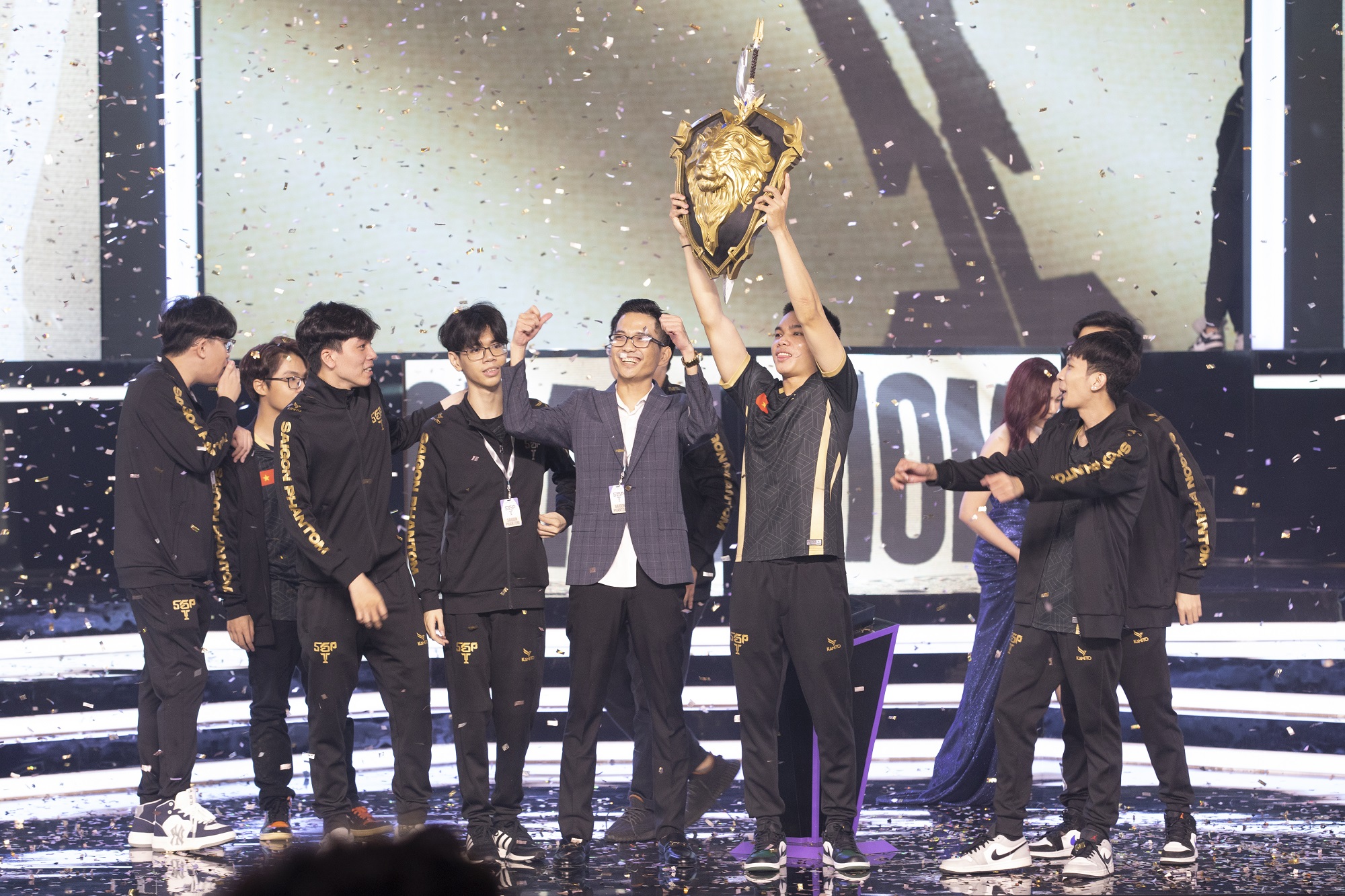 Saigon Phantom lật kèo không tưởng trong ngày trở lại ĐTDV Mùa Đông 2022