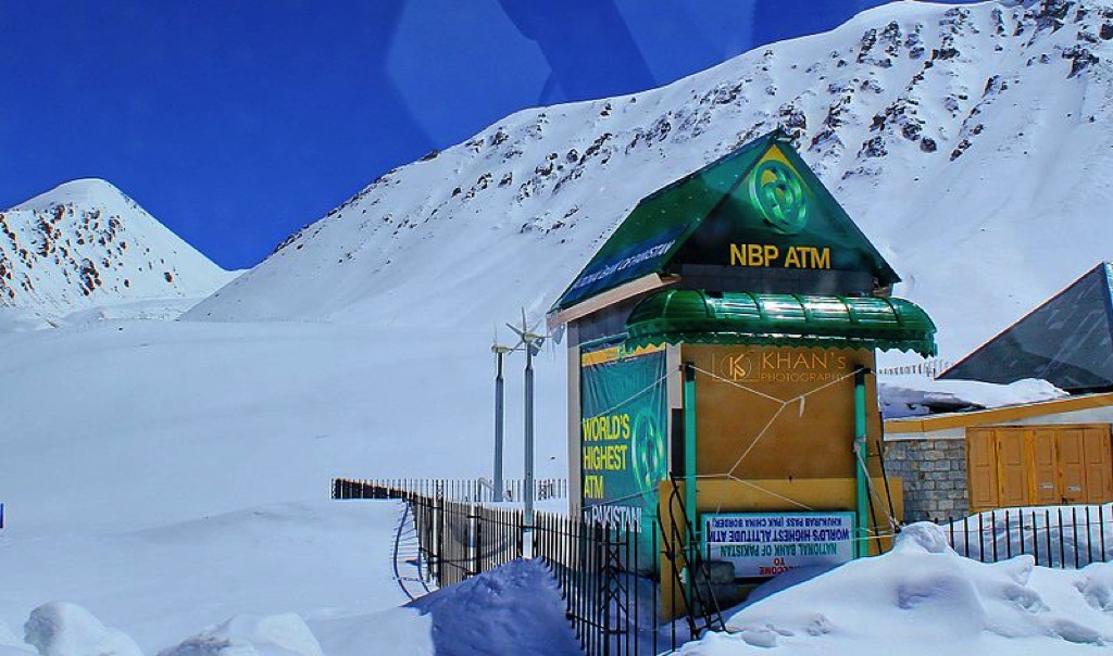 Máy ATM cao nhất thế giới hoạt động như thế nào khi ở độ cao 4.693 mét?