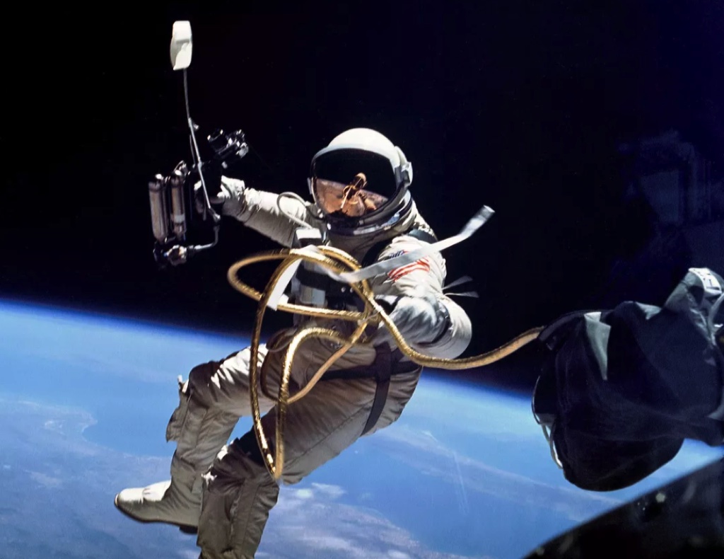 Bỏ hơn 700 triệu đồng cho người yêu từ ISS trở về trái đất, người phụ nữ khóc ròng khi biết mình bị lừa