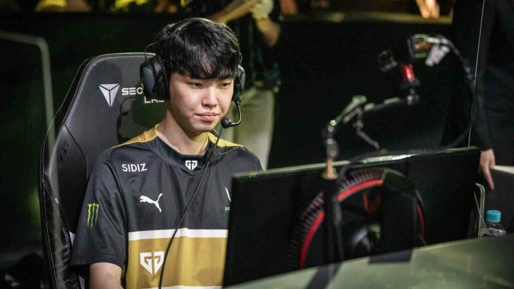 LMHT: Chovy, Canyon, Scout và loạt tuyển thủ, HLV dương tính với Covid-19 tại CKTG 2022