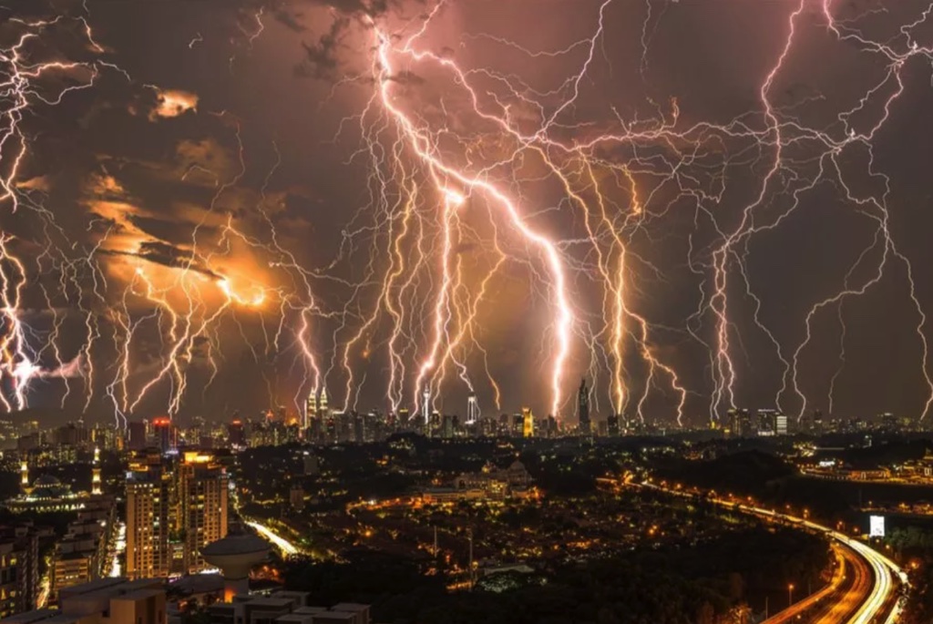 Bức ảnh kinh hoàng được chụp ở nơi sét đánh nhiều nhất thế giới 