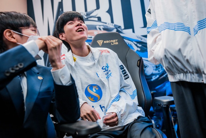 DRX Deft: "Tôi hơi căng thẳng khi nghĩ rằng Nasus sẽ có gì đó... nhưng hóa ra không có gì cả"