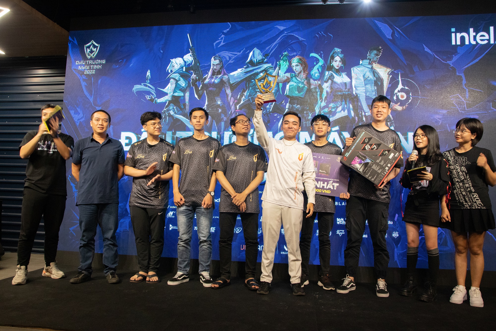 Ngập tràn quà tặng tại sự kiện Chung kết tổng Đấu trường Máy tính 2022