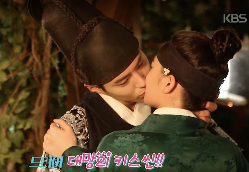 Những nụ hôn từng bị ném đá dữ dội trên màn ảnh 