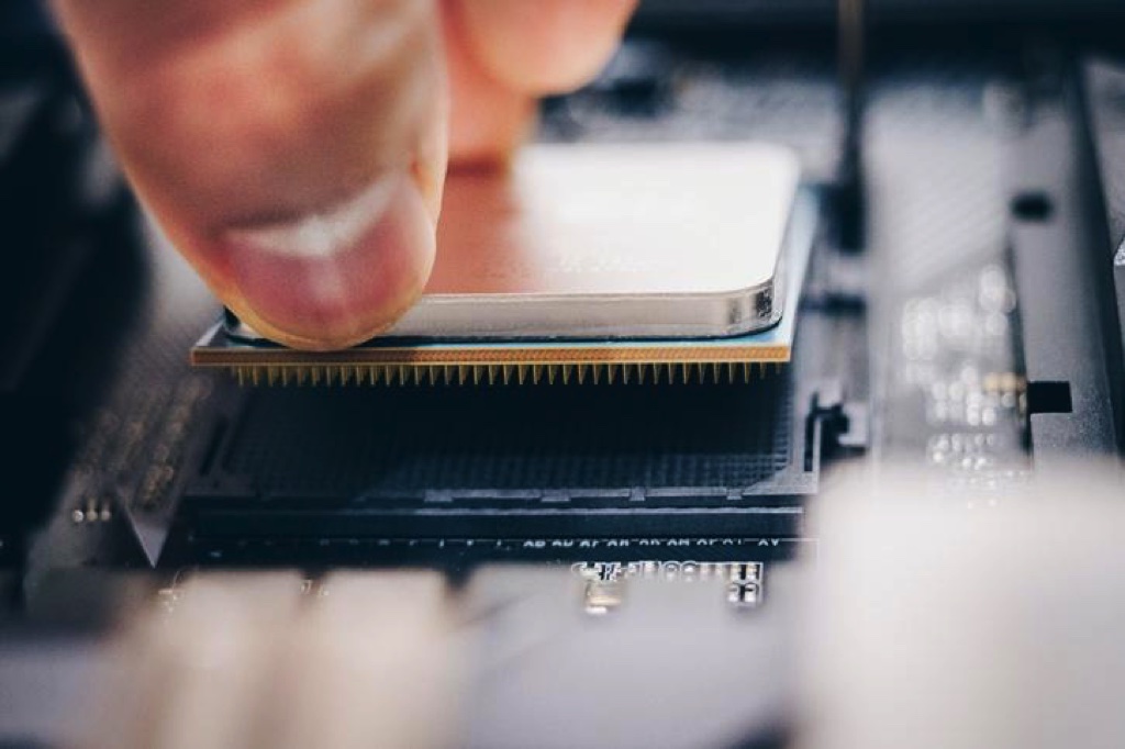 Để cải thiện khả năng làm mát CPU, một TikToker đã trộn muối vào keo tản nhiệt chipset