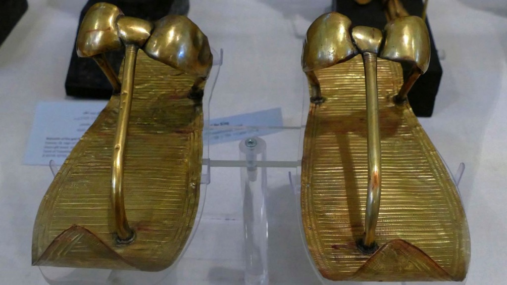 Bên trong lăng mộ Tutankhamun - vị pharaoh Ai Cập cổ đại có gì? (Phần 2)