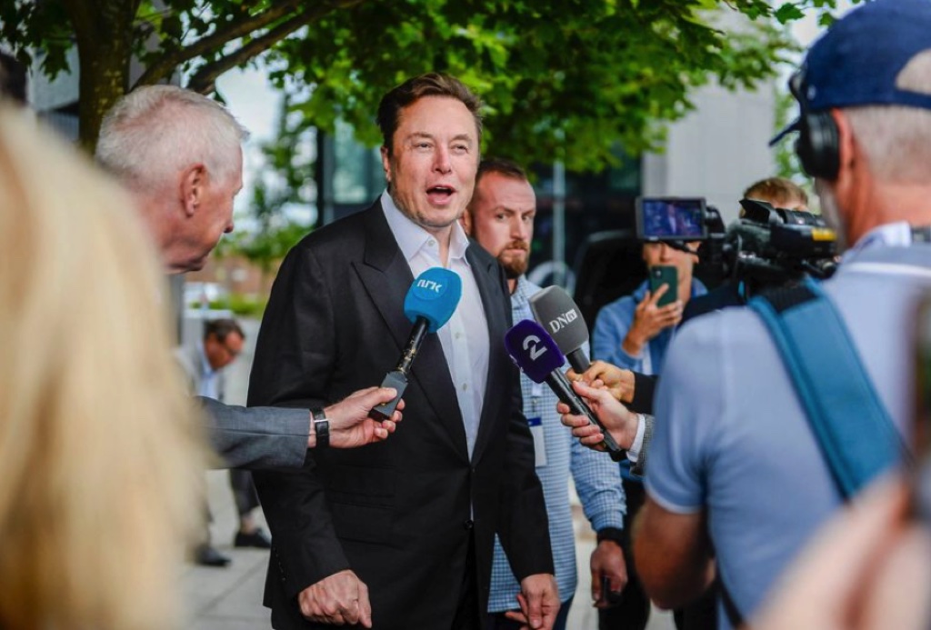 Sau khi tiếp quản Twitter, Elon Musk sa thải hàng loạt lãnh đạo cấp cao