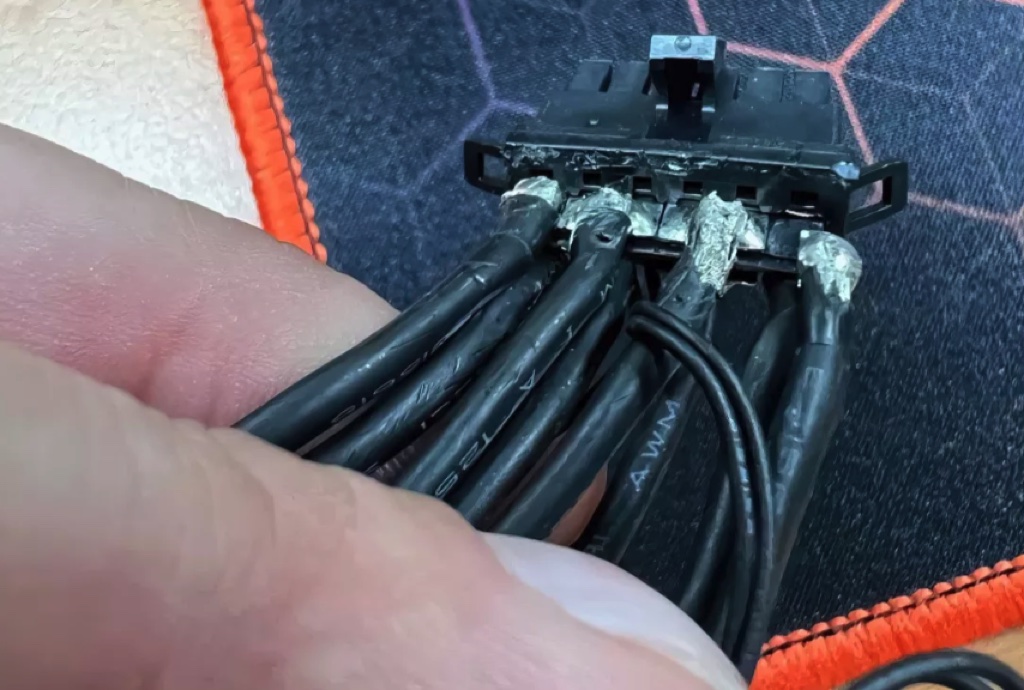 Nguyên nhân sự cố chân kết nối RTX 4090 bốc cháy được báo cáo gần đây được tiết lộ