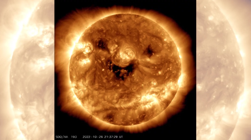 Hình ảnh Mặt trời "tươi cười" sẽ tạo nên những cơn bão tấn công vào Trái đất