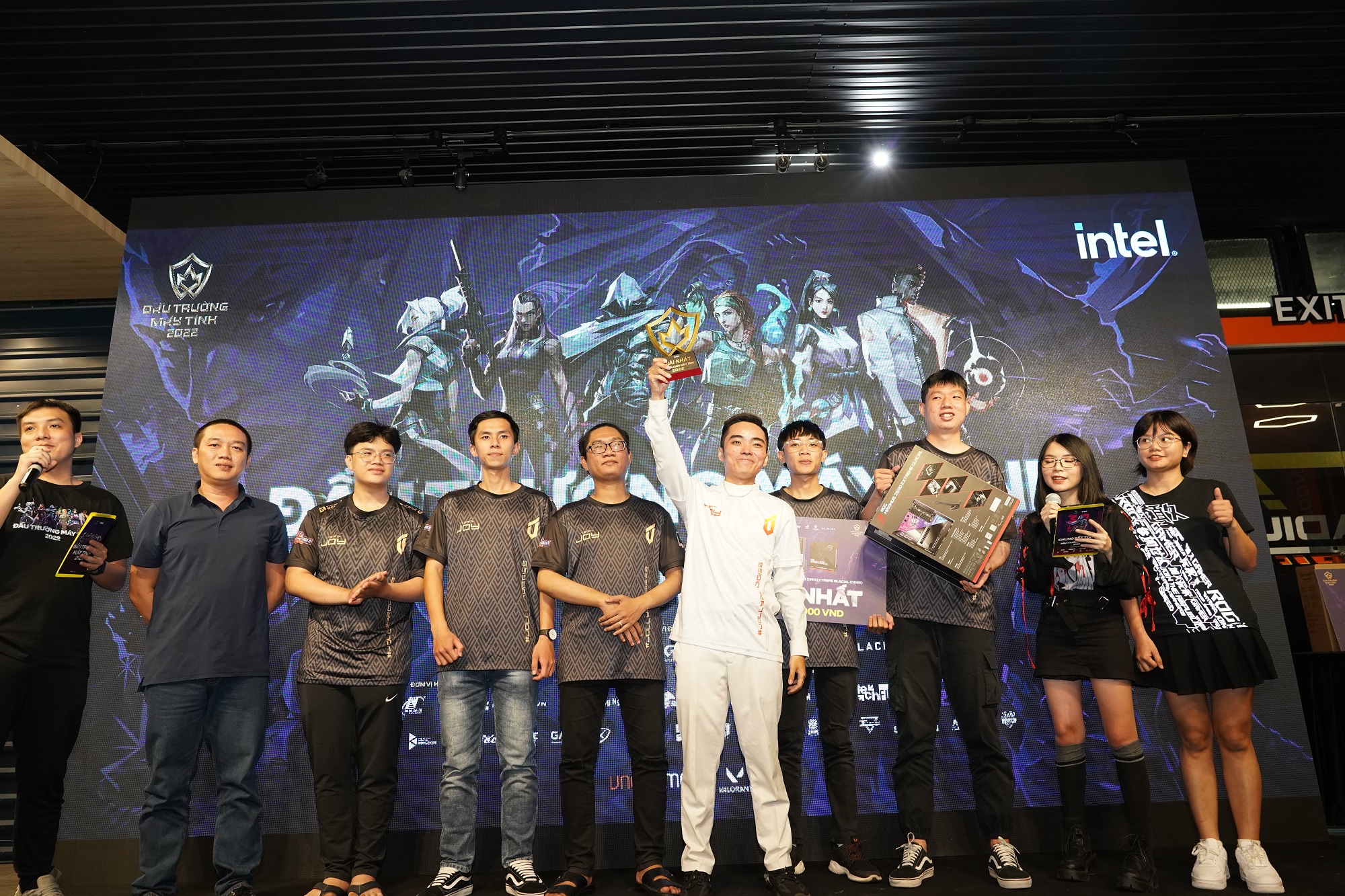 Đấu Trường Máy Tính 2022 - Hành trình đầy cảm xúc của 1 giải đấu đình đám