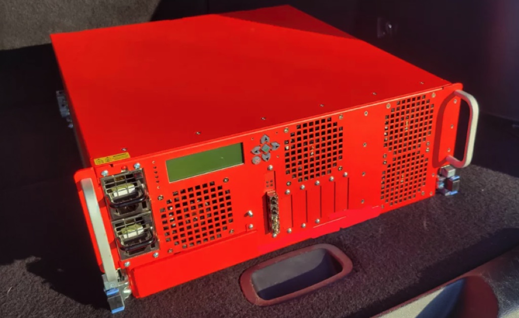 Người dùng Reddit may mắn mua được máy chủ Netflix chứa 36 ổ cứng bên trong