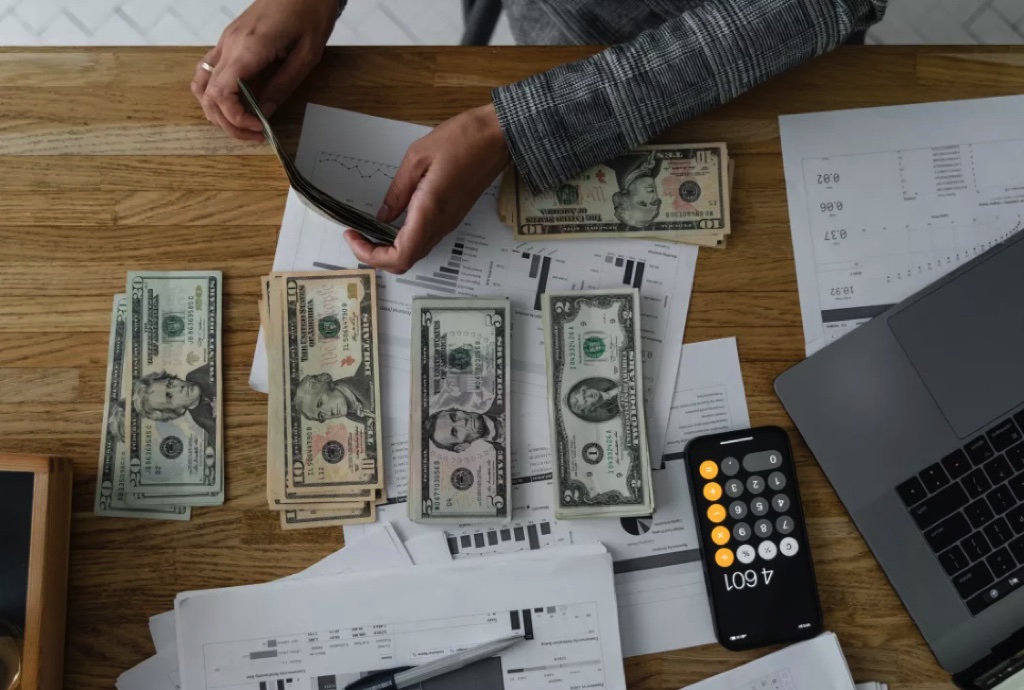 Lừa đảo, ăn chặn 17 triệu USD trong vòng 7 năm, Cựu nhân viên Apple nhận cái kết đắng