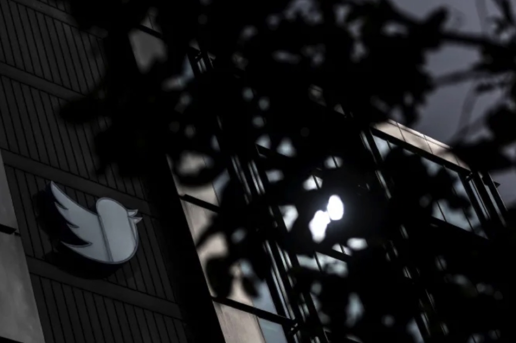 Nói là làm, nhân viên Twitter "hồi hộp" chờ email đuổi việc từ Elon Musk 