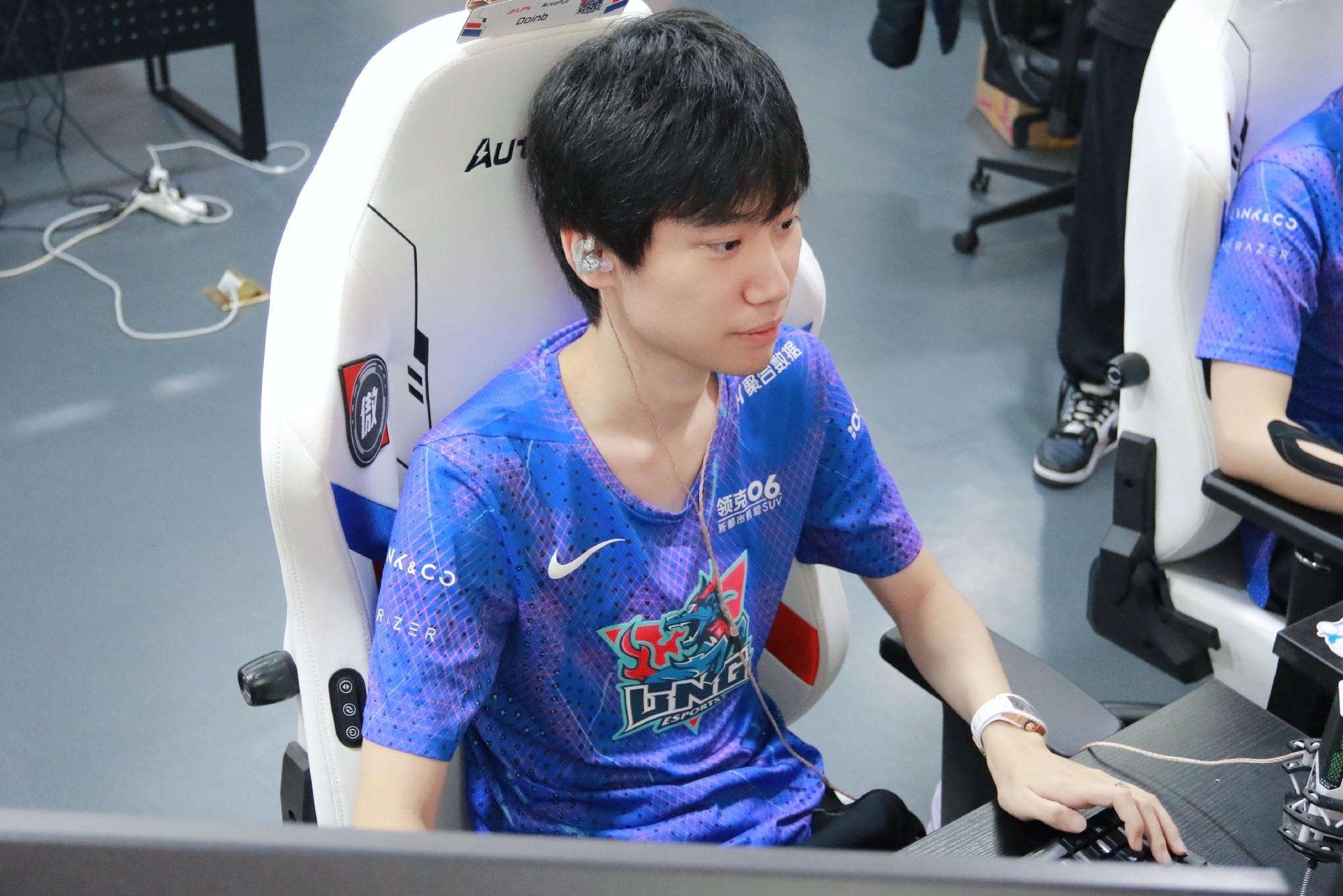 LMHT: Doinb bị cộng đồng réo tên vì tài năng đoán đâu trật đó ở CKTG 2022