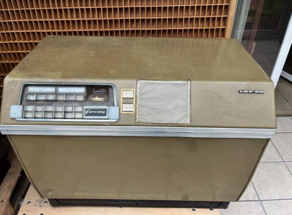 Siêu máy tính "cổ" với cấu hình khủng, được tìm thấy nằm dưới tầng hầm sau gần 10 thập kỷ 