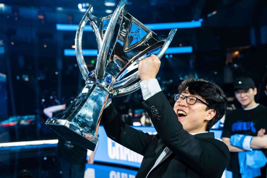 LMHT: Cựu HLV Trưởng của DRX chật vật xin việc dù từng đạt chức vô địch CKTG 2022