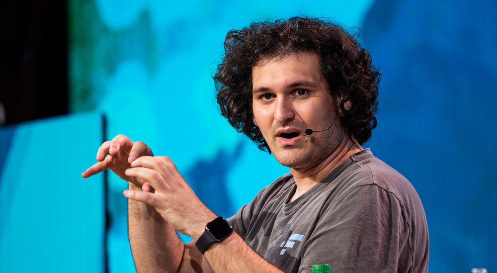 Chính quyền Mỹ yêu cầu nạn nhân của FTX cung cấp thông tin của công ty và Sam "xoăn"