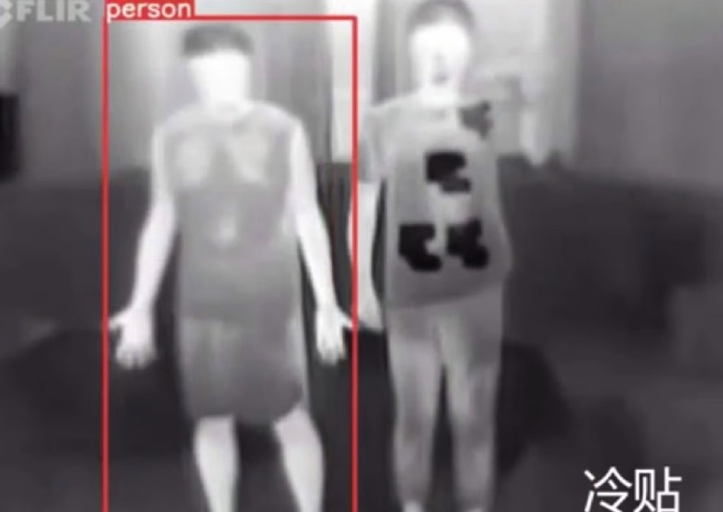 Pháp sư Trung Hoa phát minh thành công áo choàng tàng hình, có thể "đánh lừa" camera an ninh