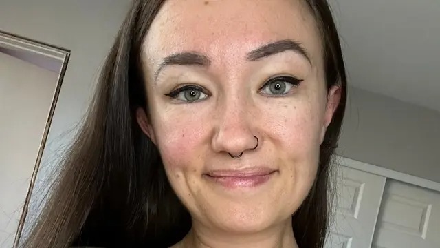 Giáo viên bị sa thải vì quay clip OnlyFans trong trường học bất ngờ "quay xe" sang kinh doanh đồ lạ