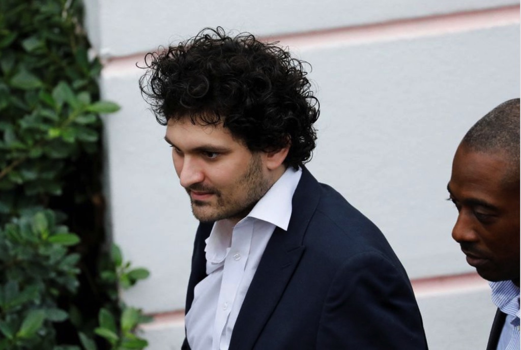 Hai cựu CEO FTX là đồng phạm của Sam "xoăn" cúi đầu nhận hàng loạt tội danh lừa đảo