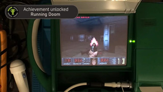 Sốc khi người hâm mộ chơi siêu phẩm Doom trên máy....siêu âm