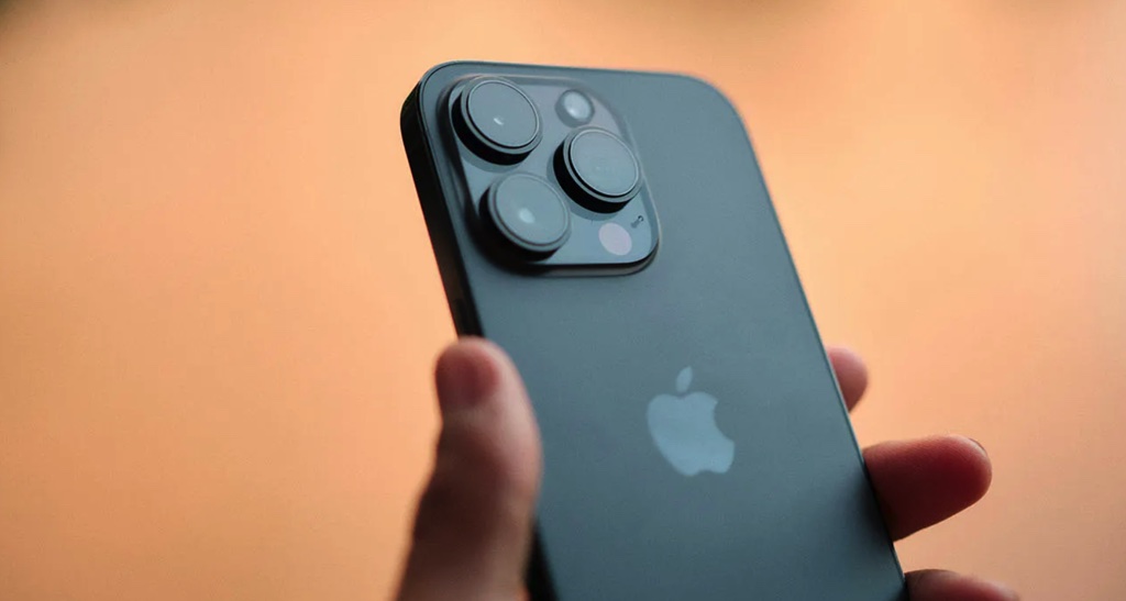 YouTuber "tỷ view" của làng công nghệ, chê camera iPhone ngày càng "mất chất" 