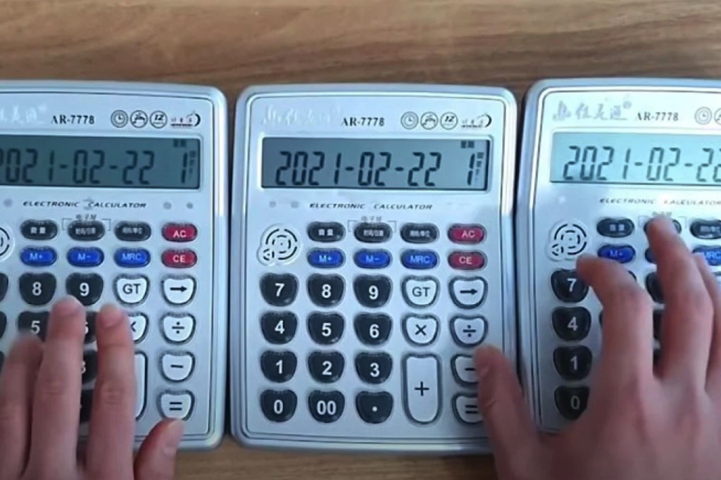 "Pháp sư" Hàn Quốc biến máy tính cầm tay thành nhạc cụ "độc lạ"