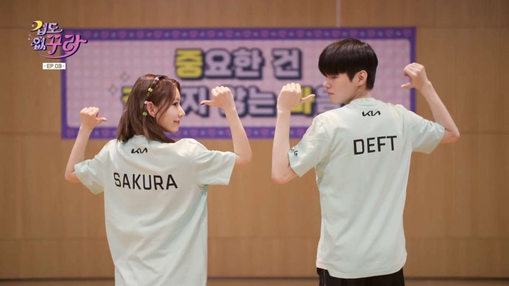 LMHT: Deft tham dự gameshow với nữ thần tượng K-Pop xinh đẹp tạo hứng thú cho fan