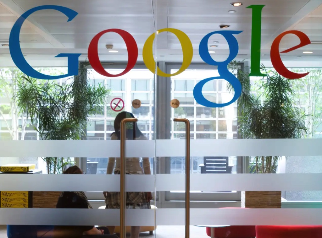 Lo sợ mất vị thế, Google tăng tốc phát triển chatbot mới, đối đầu trực tiếp với ChatGPT