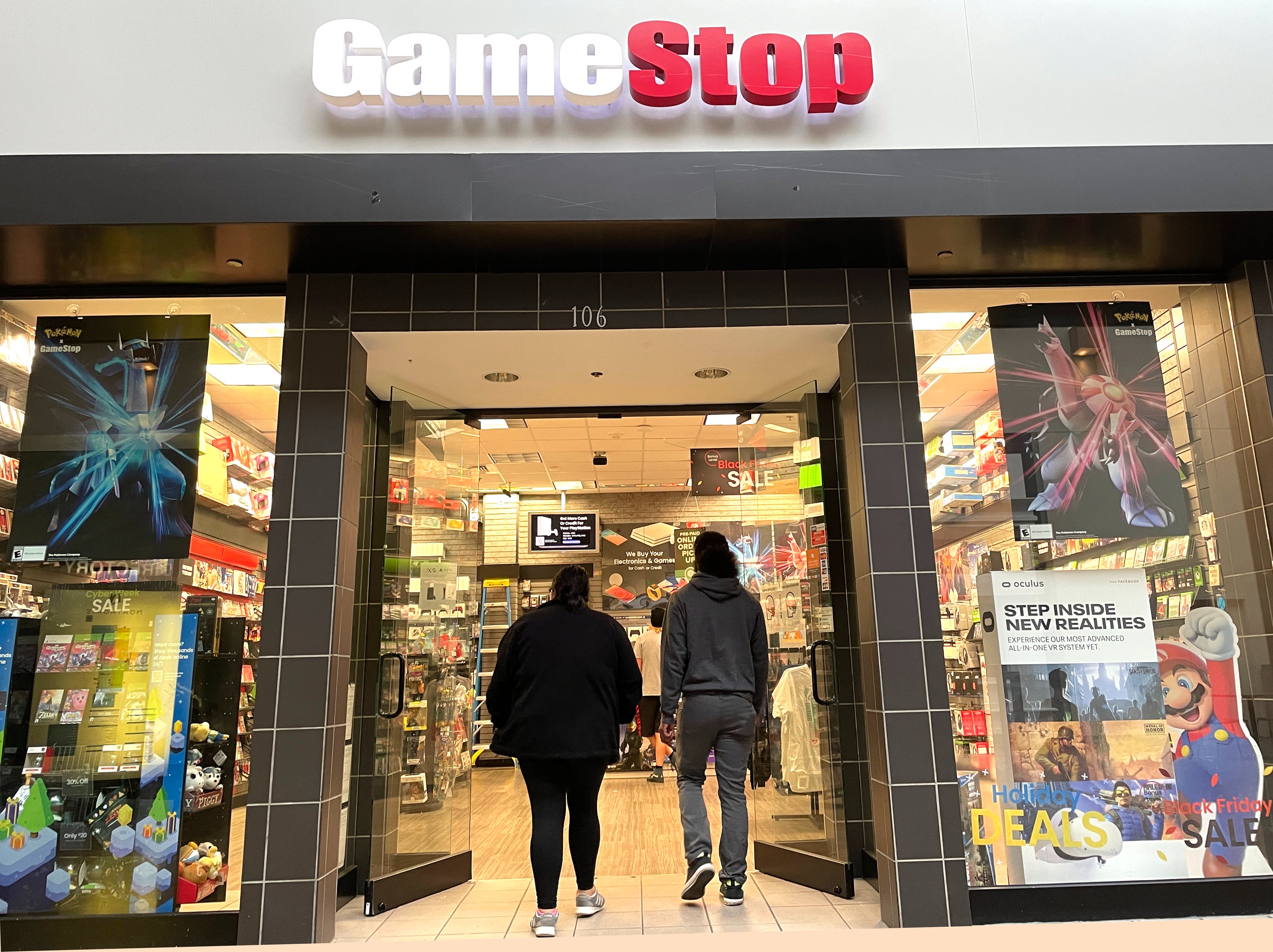 Quản lý GameStop bị đuổi việc sau khi cửa hàng bị trộm tấn công