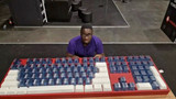 Một YouTuber chi gần 400 triệu đồng để build chiếc bàn phím cơ lớn nhất thế giới