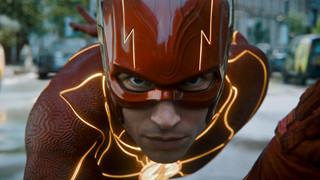The Flash tung trailer bùng nổ với sự góp mặt của hàng loạt siêu anh hùng mới lẫn cũ