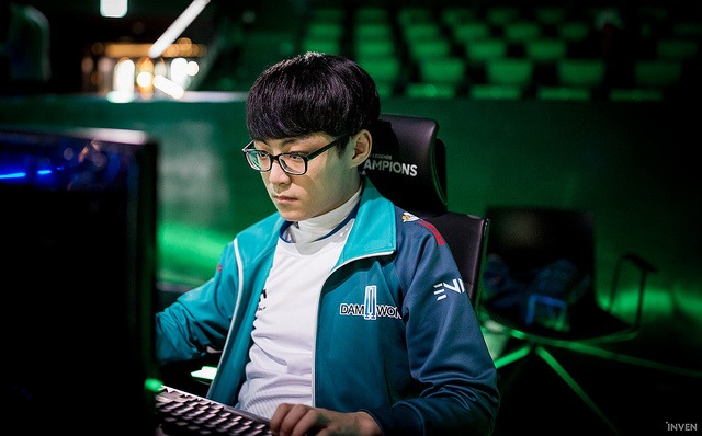 Showmaker: "Bản chất của thi đấu chuyên nghiệp là bào mòn sức khỏe tinh thần của bạn"