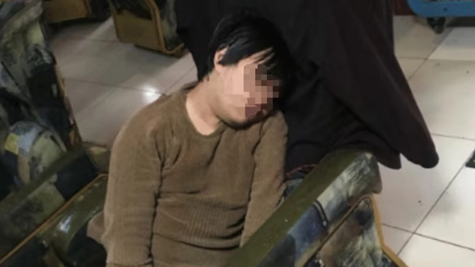 Hoảng hồn nam game thủ đóng đô tại quán net suốt 6 tháng để cày game liên tục