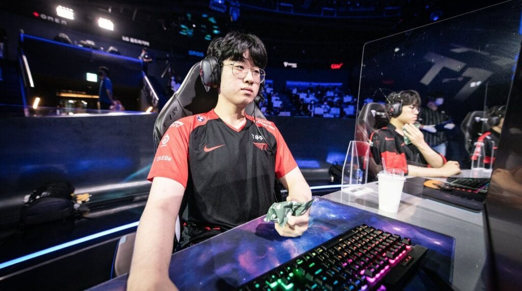 T1 Zeus luôn mong muốn đối đầu với Kiin, bày tỏ sự ngưỡng mộ với đường trên của KT