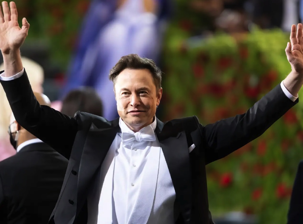 Elon Musk trở lại ngôi vị người giàu nhất hành tinh 