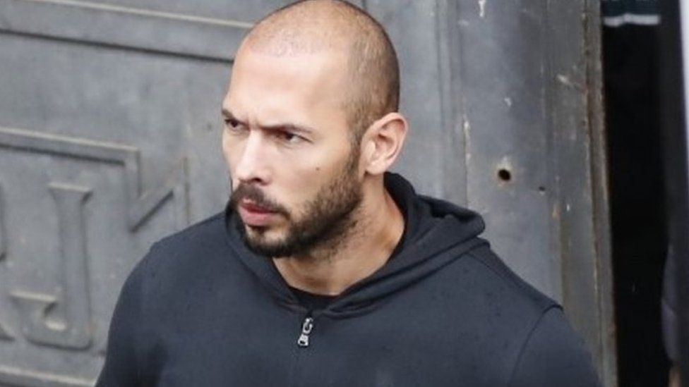 Andrew Tate muốn một chiếc PlayStation mặc dù đang trong tù