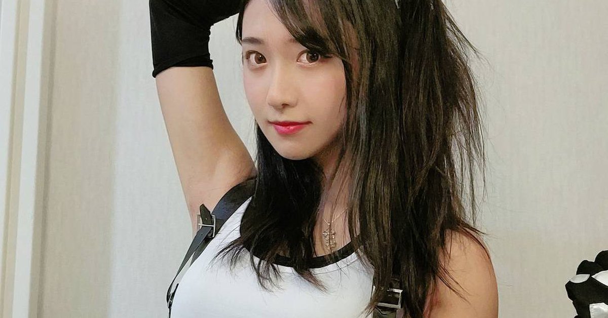 Nữ streamer bị giật điện thoại ngay ngoài phố khi đang livestream giao lưu với fan