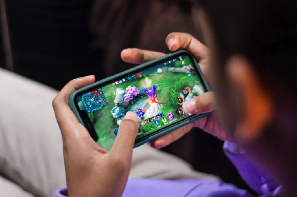 Người bố phạt con chơi game suốt 17 tiếng liên tục để cai nghiện game