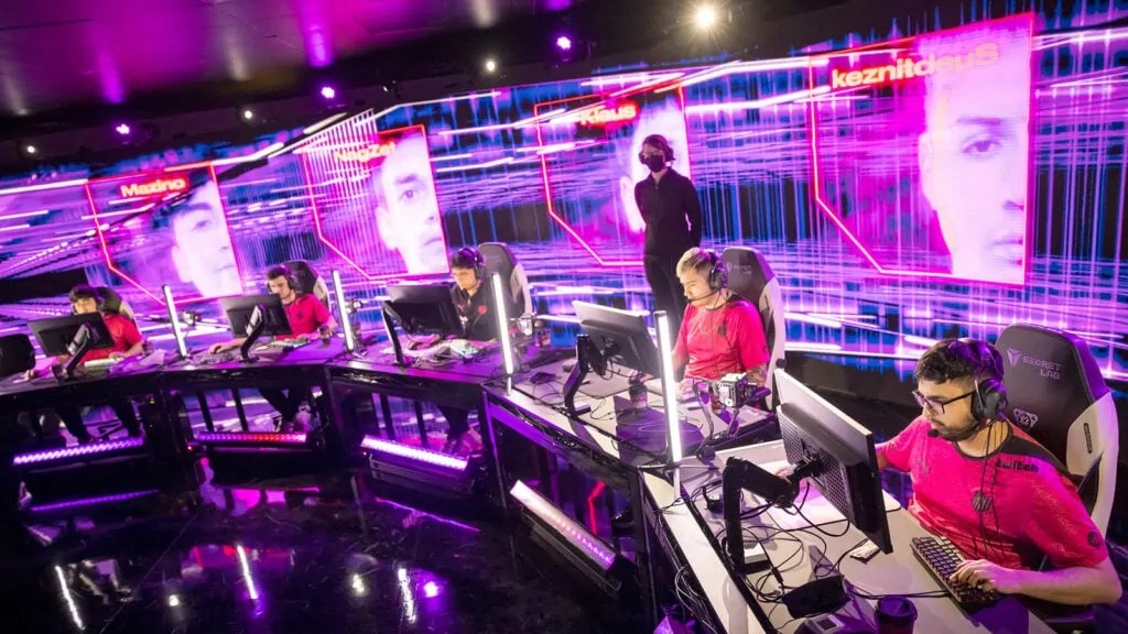 Riot phủ nhận việc cho phép công ty cờ bạc tài trợ cho các đội tuyển Valorant