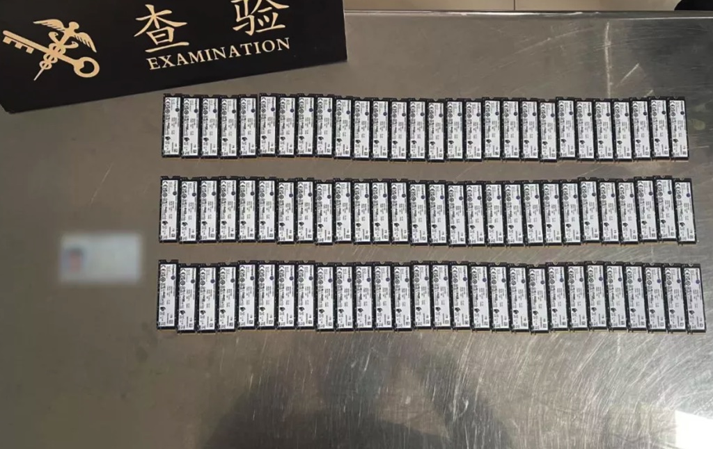 Hải quan Trung Quốc bắt giữ người đàn ông buôn lậu 84 ổ SSD được dán trong xe điện