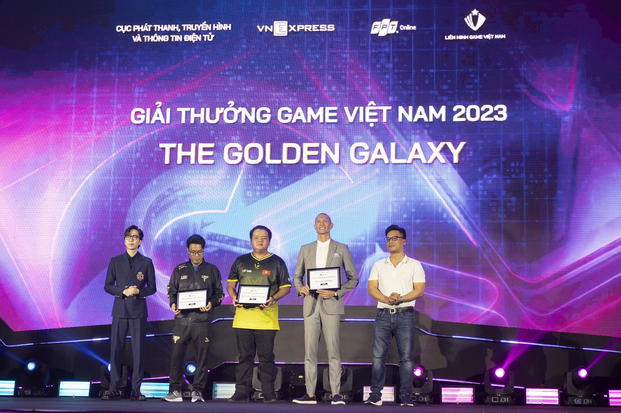 Lễ trao giải Vietnam Game Awards 2023: Xướng tên Free Fire, Liên Quân Mobile đại thắng