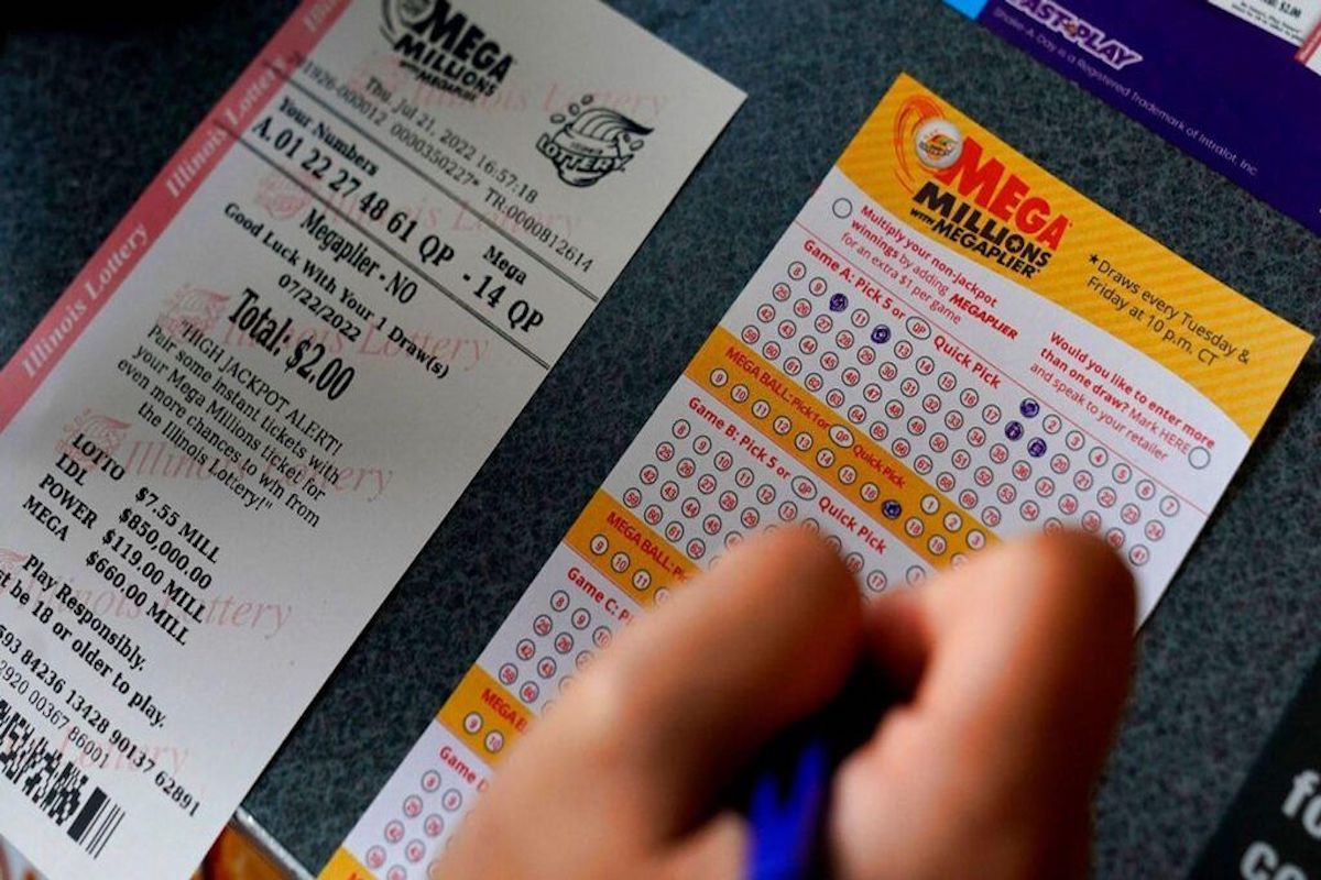 Sử dụng ChatGPT để "xin số", TikToker ẵm hẳn "giải đặc biệt"