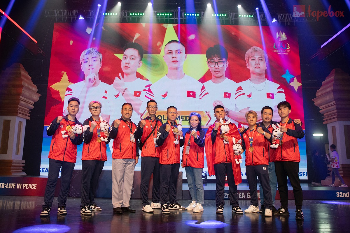 SEA Games 32: Phỏng vấn Đội tuyển CF Việt Nam sau chiếc Huy chương Vàng đầu tiên