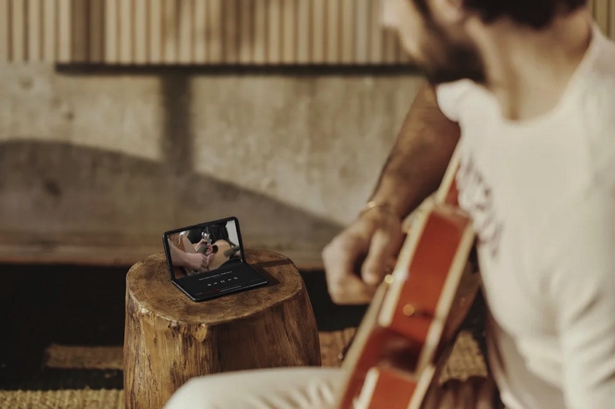 Google chính thức trình làng Pixel Fold, cạnh tranh trực tiếp với Samsung Galaxy