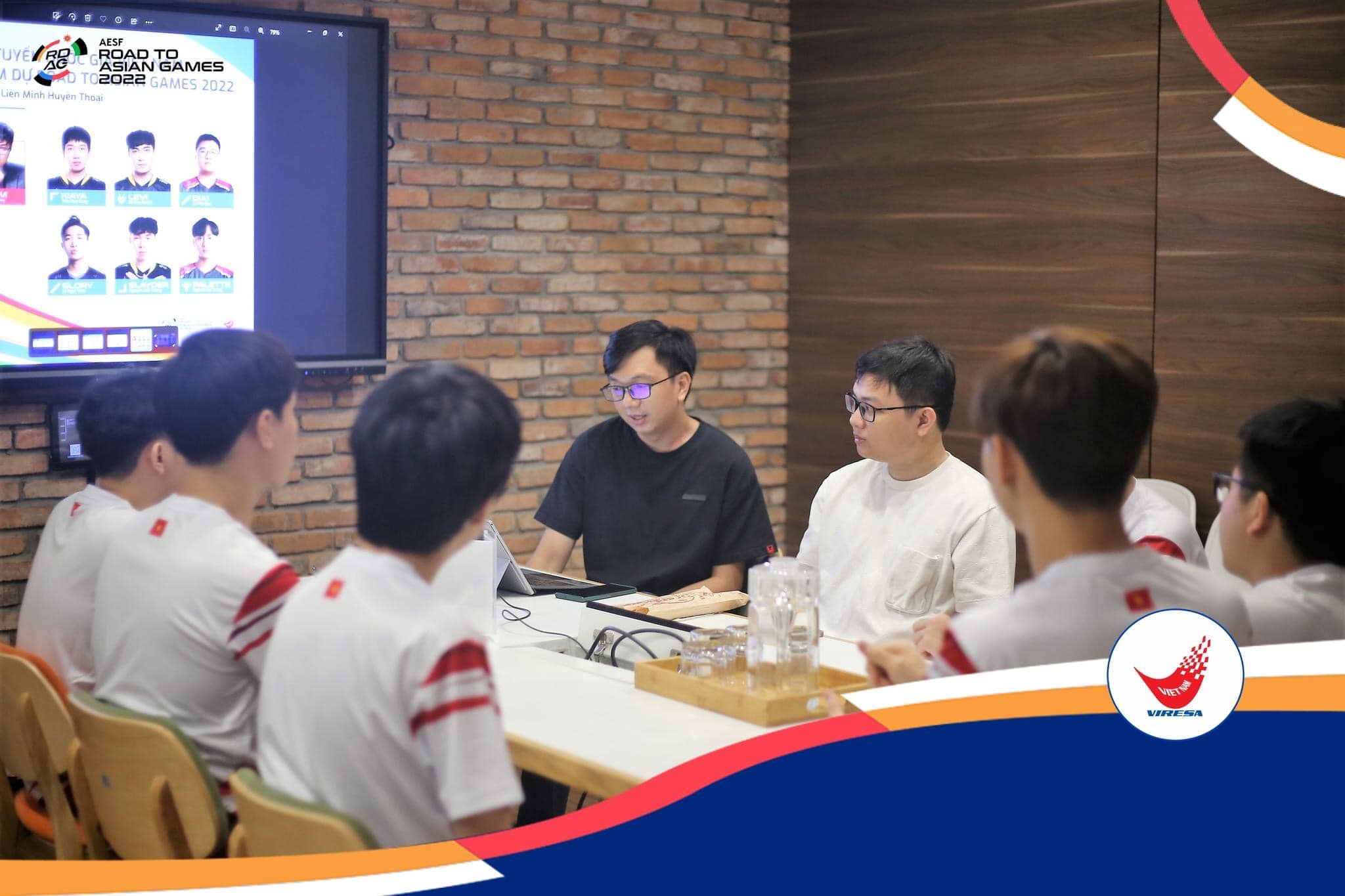 Đội tuyển Liên Minh Huyền Thoại Việt Nam tập huấn chuẩn bị cho Road to Asian Games 2022